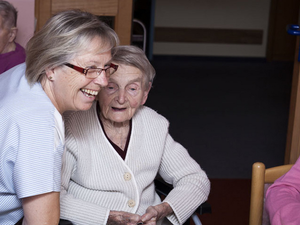 Fröhliches Beisammensein - Vollstationäre Pflege - Immanuel Haus Ecktannen Fröhliches Beisammensein - Vollstationäre Pflege
